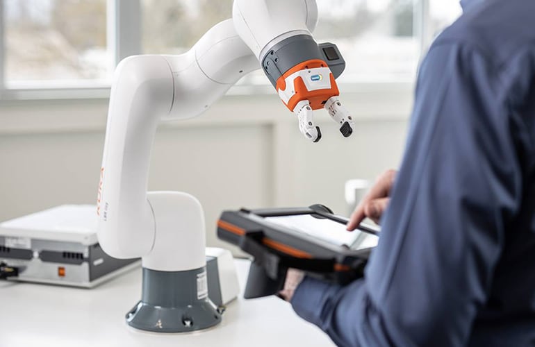 KUKA iiQKA.OS operating system