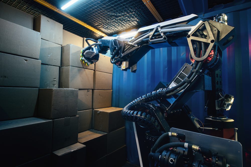 Boston Dynamics’ Stretch robot handles truck unloading & palletizing