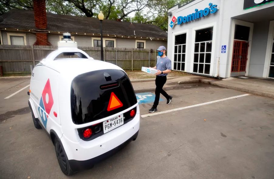 Nuro R2 autonomously delivering Domino’s pizza in Houston