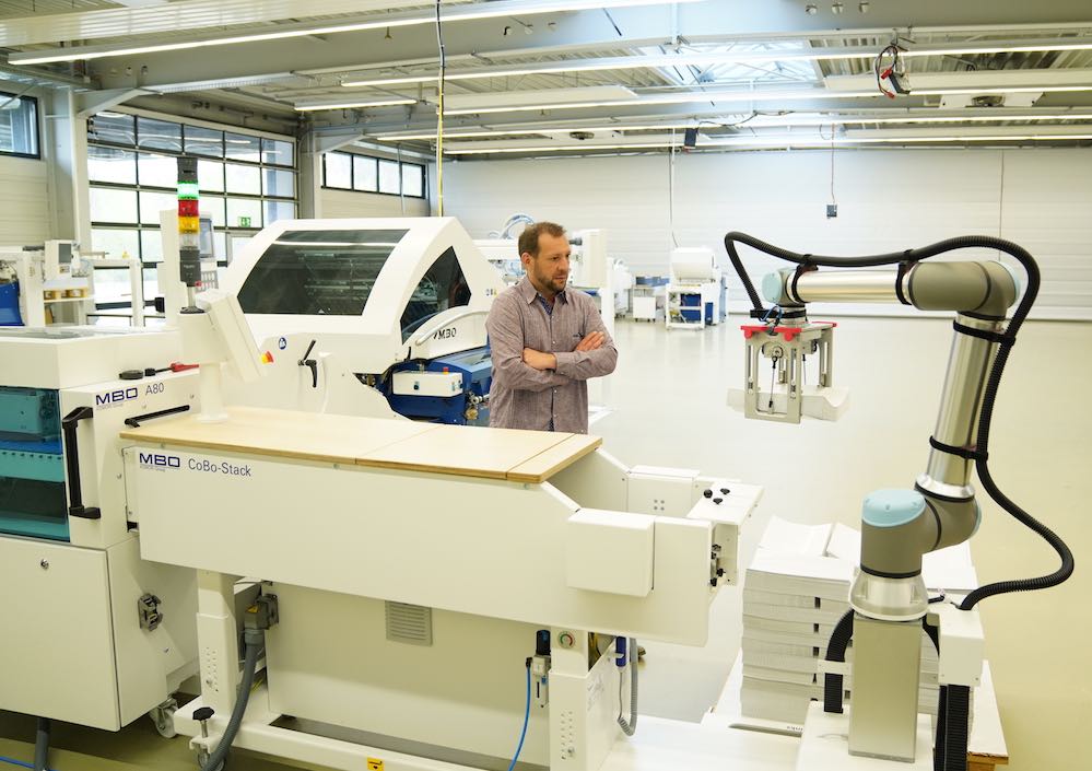 UR10e cobot arm increases payload capacity 25%