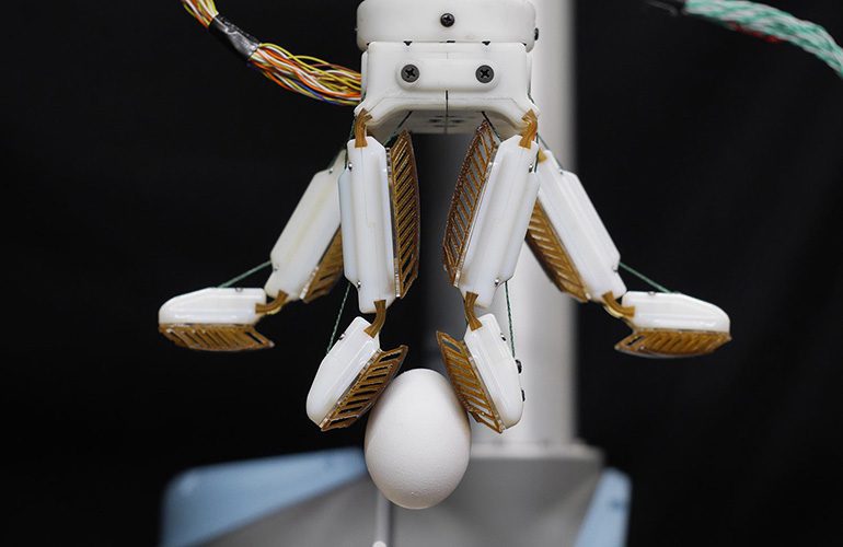 Stanford researchers create gecko inspired robotic hand