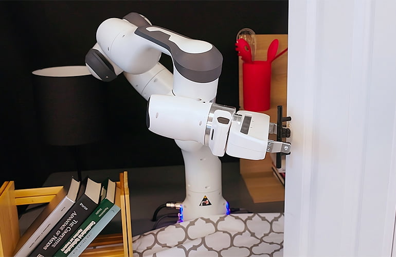 | PACE Engineering Recruiters MIT CSAILs RialTo system at work on a robot arm trying to open a cabinet